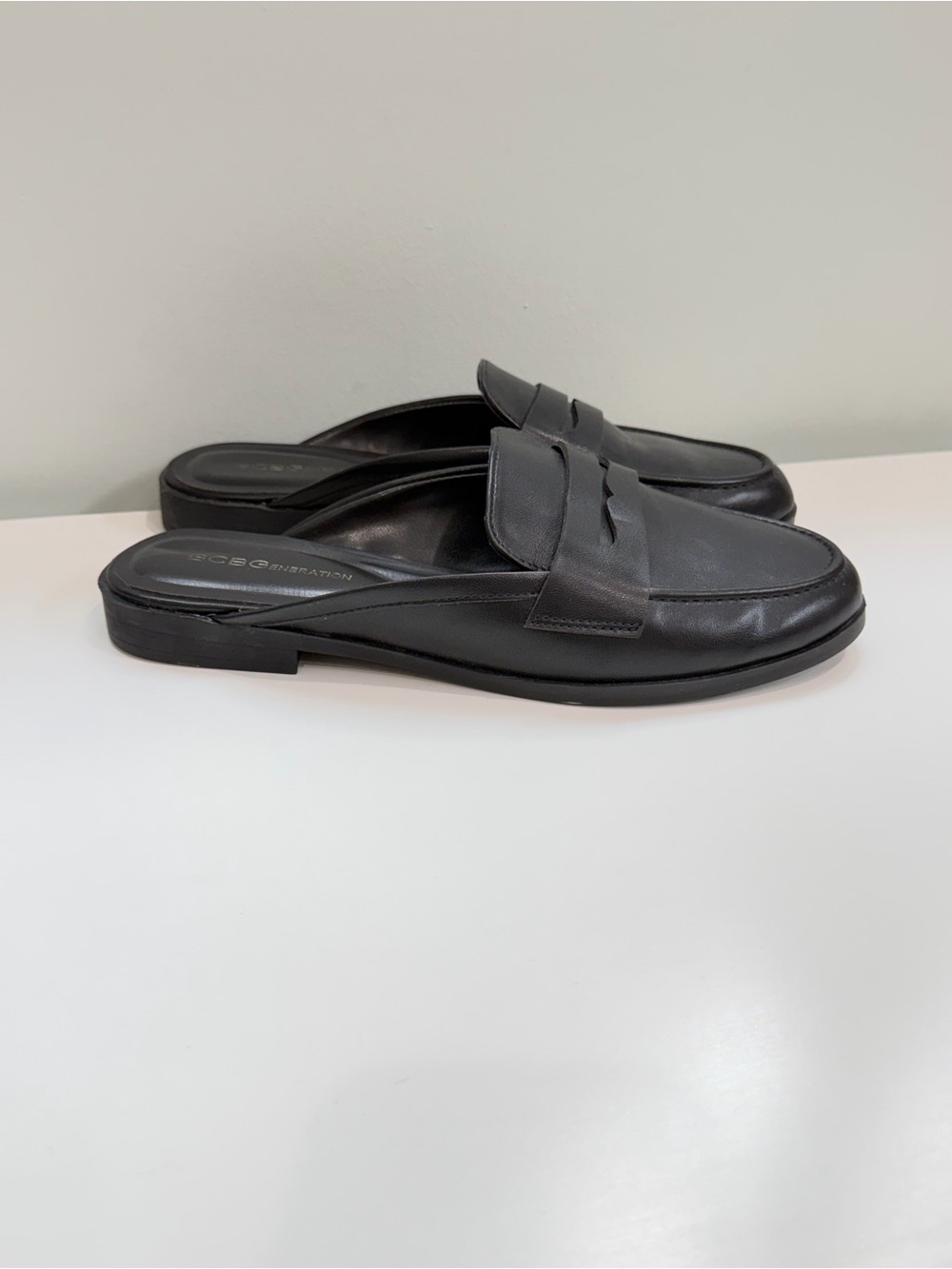 BCBG Loafer Mules Womens 8 Black Penny Slip On Flat Shoes Classic Preppy